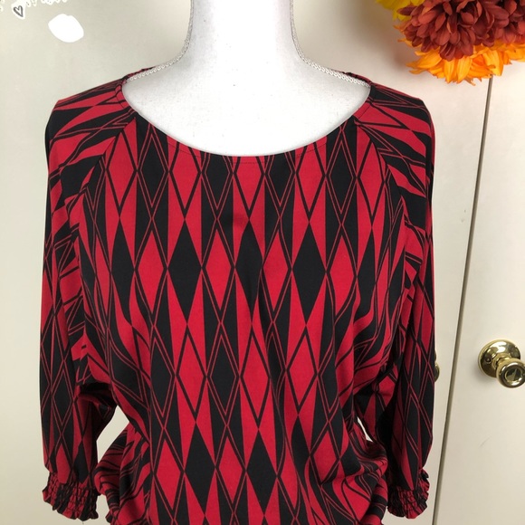 BELLE FLEUR GEOMETRIC TOP SCOOP NECK SIZE SM - Picture 2 of 7